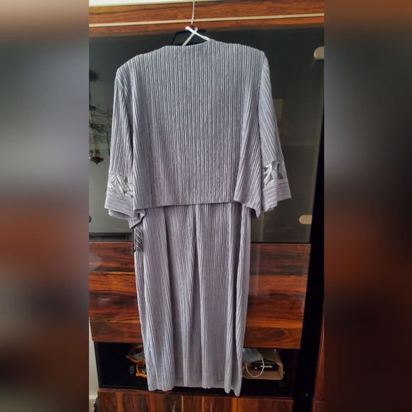 NWT Brianna Milay Beautiful 2P Dress Set; Sz 16, Artic Color;Zip Closure. $90 - Picture 8 of 15